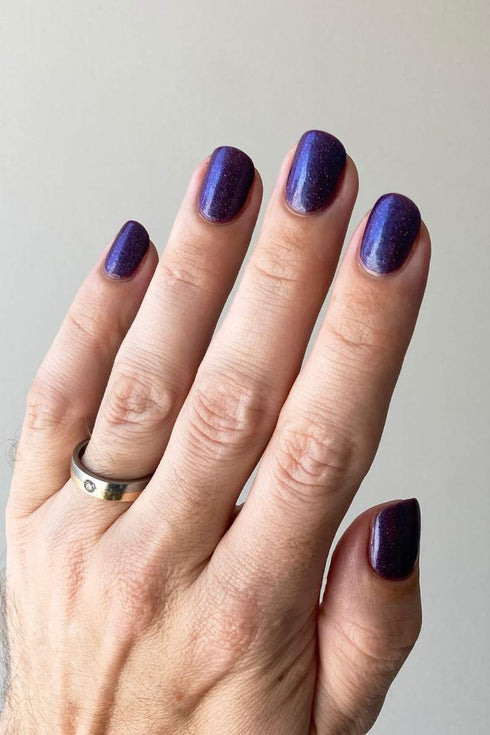 DISSOLVING NIGHT NAIL POLISH